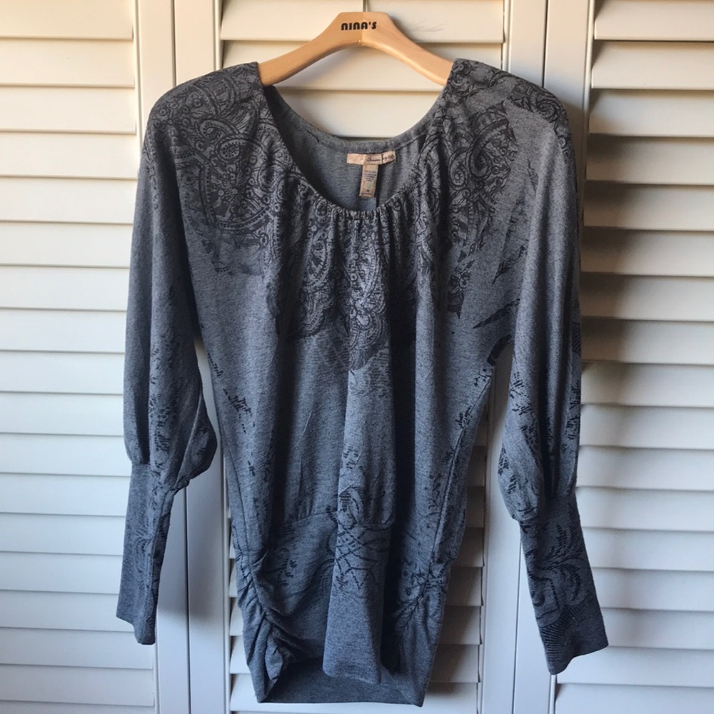 Gray Long Sleeve with Unique Design, Spandex End